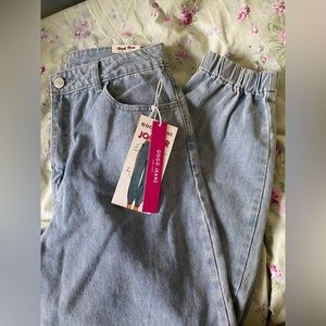 Light wash jogger style high rise jeans, size 15